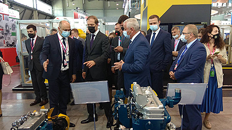 Belarusian engine maker MMZ signs export contracts at Russian expo