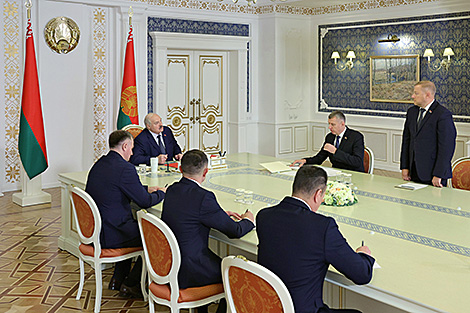 Lukashenko gives task to new MTZ director