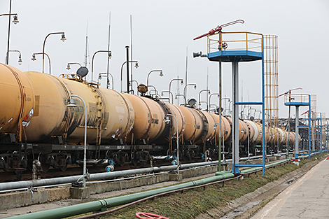 First train with U.S. oil off from Klaipeda to Belarus