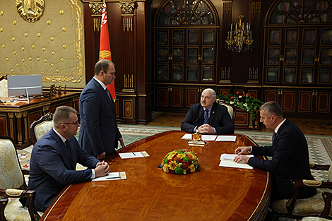 Lukashenko suggests cutting production of potash fertilizers