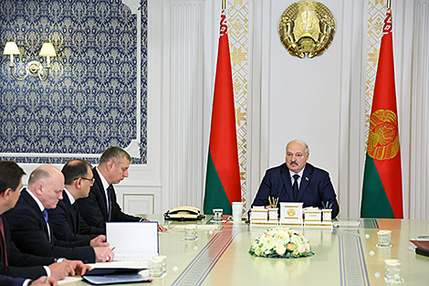 Lukashenko insists on retaining key export markets despite challenges