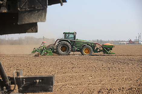 Belarus eager to sell more agricultural machines to Uzbekistan