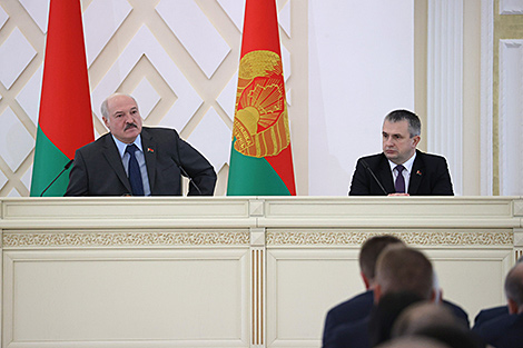 Lukashenko stresses importance of preserving small enterprises in district capitals