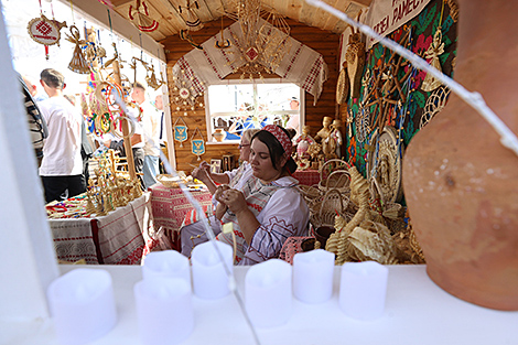 Lukashenko signs decree on handicraft activities
