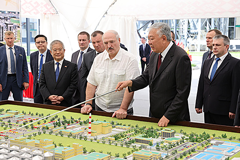 Lukashenko lauds BNBC's advanced full-cycle agricultural facility