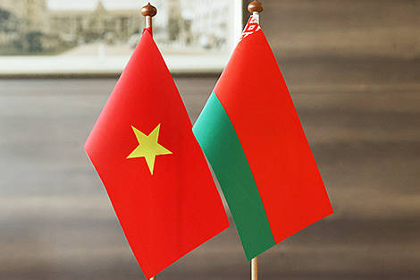 Volfovich arrives in Vietnam for negotiations