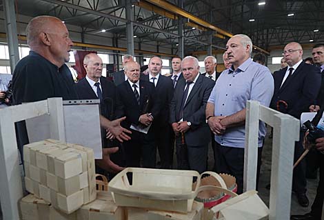 Lukashenko pledges support for woodworking business