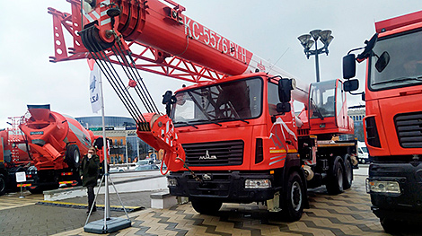 Belarusian MAZ presents new automobile crane at BUDEXPO 2021