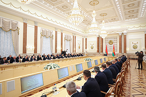 Lukashenko views sanctions as incentives for export diversification