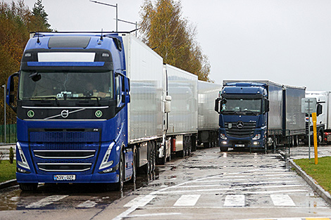 PM: Vilnius will ask Minsk to allow stranded trucks to return to Lithuania