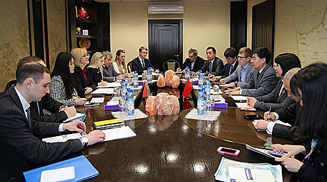 Belarus, China pledge closer ties in economic research