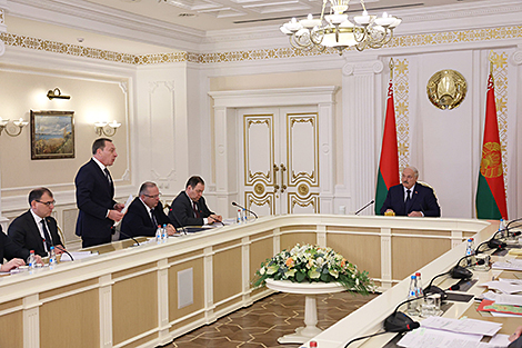 Lukashenko demands level playing field for private business, state enterprises