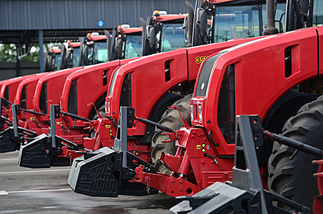Export of BELARUS tractors to remote markets nearly doubles in January-September