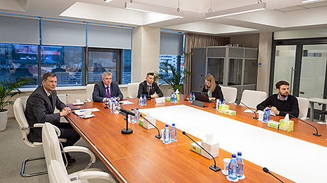 Belarus, China discuss cooperation in medical equipment production
