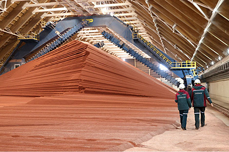 Lukashenko confirms shipment of Belarusian potash to USA