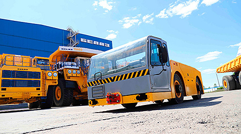 Belarusian BelAZ starts testing new aircraft tug