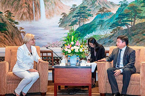 Minsk, Shanghai intensify cooperation on twinning relations