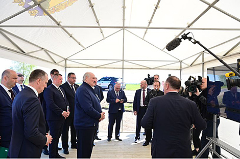 Lukashenko wants spring field work finished in Belarus by 9 May