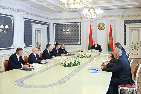 Lukashenko urges to find ways to cooperate with EU, to develop ties with remote countries