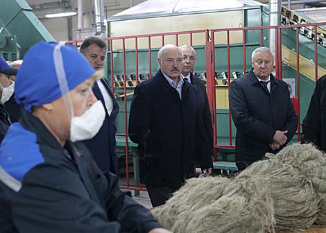 Lukashenko urges to optimize number of linen mills in Vitebsk Oblast