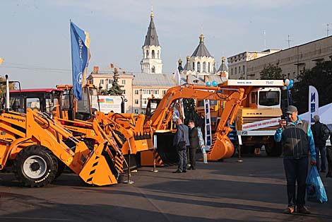 Belarusian Amkodor to ship 14 vehicles to Ukraine in October