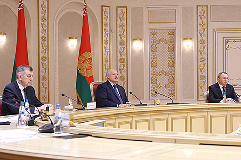 Lukashenko: Belarus-Saint Petersburg economic cooperation recovering well