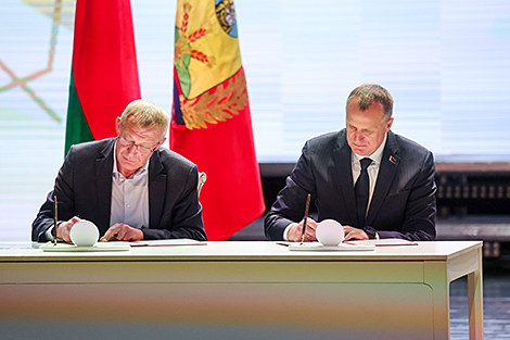 Over Br250m in new production deals signed at economic forum in Mogilev