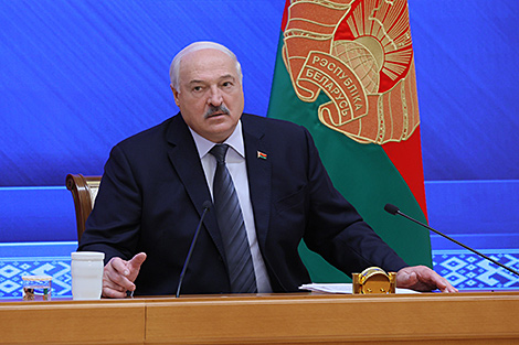 Lukashenko tells banks to assist enterprises with foreign trade operations