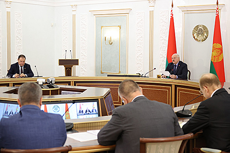 Lukashenko identifies key problems plaguing Belarusian agriculture year after year