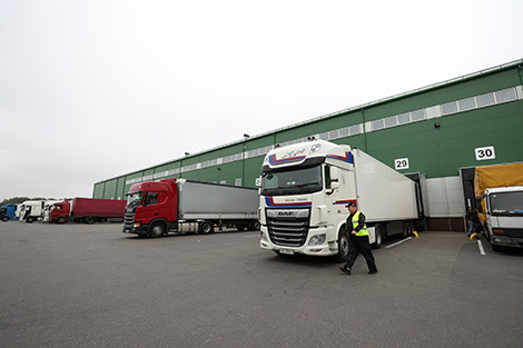 Container train with Belarusian products off to China