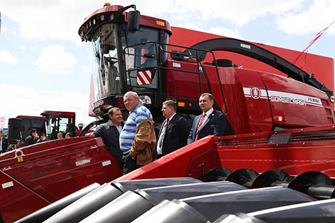 Gomel enterprises, Tajik enterprises eager to team up to make agricultural equipment