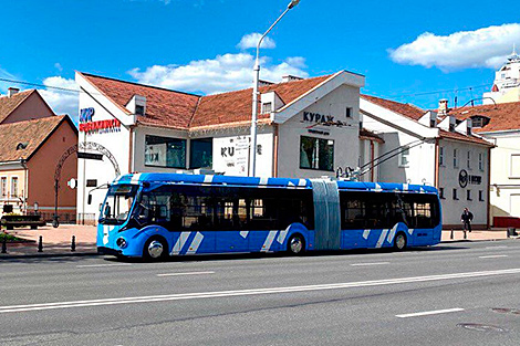Belarusian Belkommunmash delivers batch of articulated trolleybuses to St Petersburg