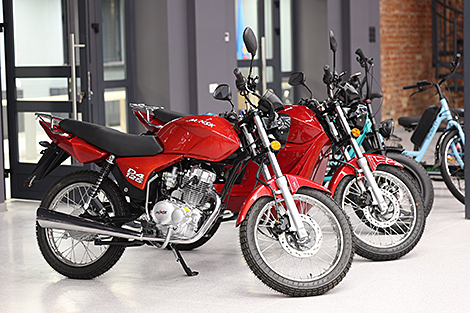 Lukashenko praises new models of Minsk-made bikes, bicycles