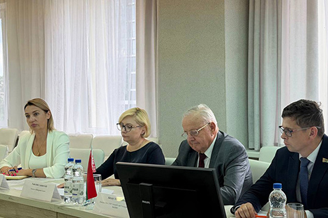 Belarus, Myanmar discuss footwear production localization project