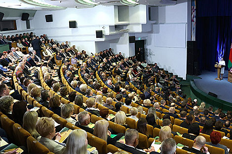 Lukashenko sees consumer cooperatives as business hub for Belarusian-made goods