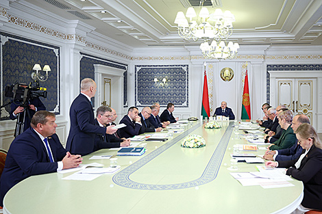 Lukashenko: Efficient retail system must be established in Belarus by 1 January