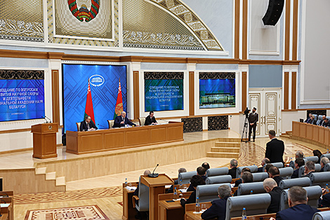 Lukashenko urges business, local authorities to drive innovation policy