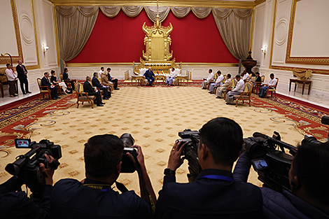 Lukashenko: Belarus has all it takes to help Myanmar advance technologically