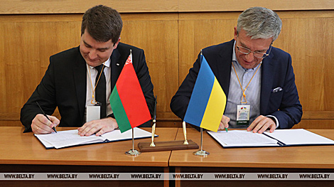 Belarusian, Ukrainian business circles sign documents worth over $500m in Zhitomir