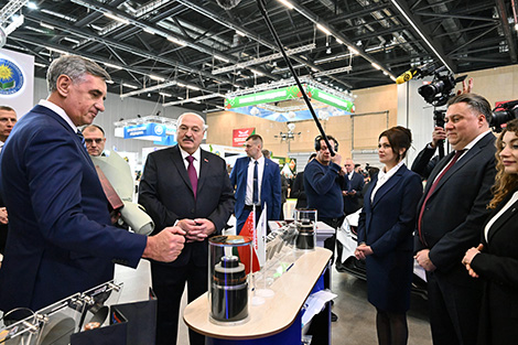 Lukashenko impressed by EnergoKomplekt product, promises to visit plant