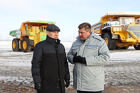 PM visits Belarusian heavy truck manufacturer BelAZ