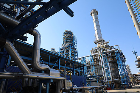 Belarusian oil refineries operating at minimum capacity, work in progress to sign new contracts