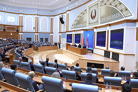 Lukashenko calls for setting up financial-industrial groups