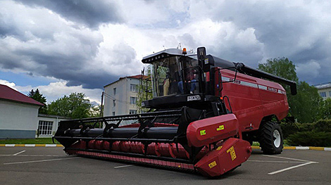 Belarusian State Agricultural Academy receives Gomselmash harvester