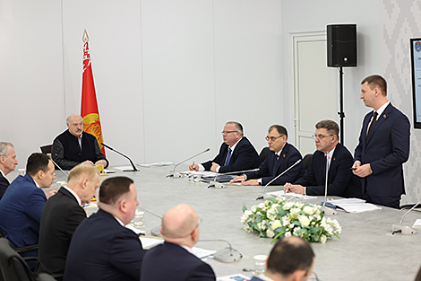 Lukashenko urges to make long-term plans, invest in development
