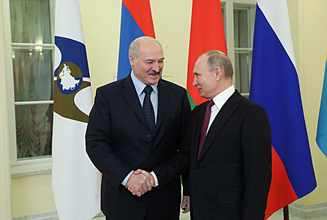 Lukashenko, Putin debate energy prices at EAEU summit