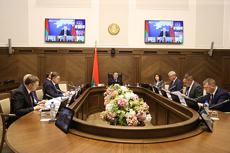 PM: Belarus’ transport industry operates steadily in difficult conditions