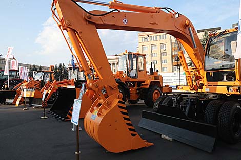 Belarusian, Ukrainian large-scale equipment on display in Zhitomir