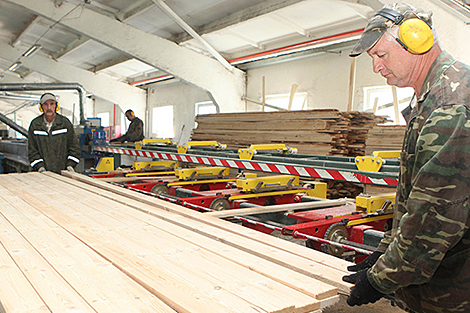 Belarusian commodity exchange, major Chinese timber importer agree on cooperation