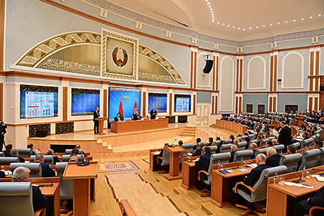Лукашенко попросили расширить возможности для покупки сельхозтехники в лизинг. Что ответил Президент